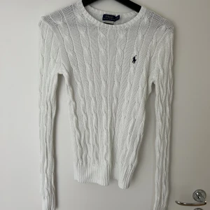 Polo Ralph Lauren tröja  - Stickad Ralph Lauren tröja i xs, använd max två gånger, nyskick. Dam