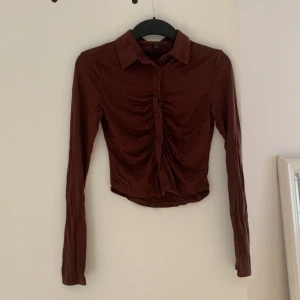 Topp - Snygg brun topp från shein