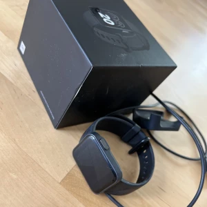 Mi watch smartklocka - Säljer nu min mi träningsklocka då den inte används. Kartong och laddsladd medföljer.  För mer information se bilderna.  Priset kan diskuteras.  Kan skickas om köparen står för frakten. 