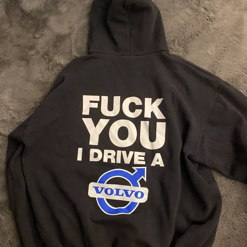 Säljer min volvo hoodie då jag inte använder den. Har inte använt den så mycket. Hoodies.