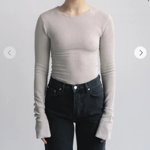 Långärmad tröja  - Oanvänd, säljer då den är för liten. 