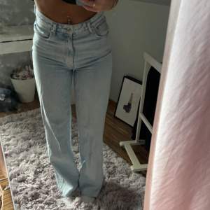 Highwaisted jeans från Mango Fråga för mer bilder😇