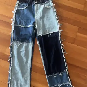 Helt nya baggy jeans från Jaded London! Nya jeans som aldrig använts. Storlek 28W. 