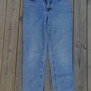 Dobber jeans! - Skitcoola Dobber jeans. Skulle tippa på 36/38 i storlek. Jag är 38 och kan ha dom!🌸 kom med prisförslag!