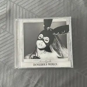 Säljer en Ariana Grandes Dangerous Woman cd, inte så mycket använd. Säljer den för 80kr plus frakt! 