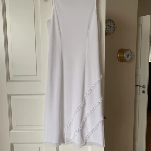 Vit lång klänning  - Använd fåtal gånger.