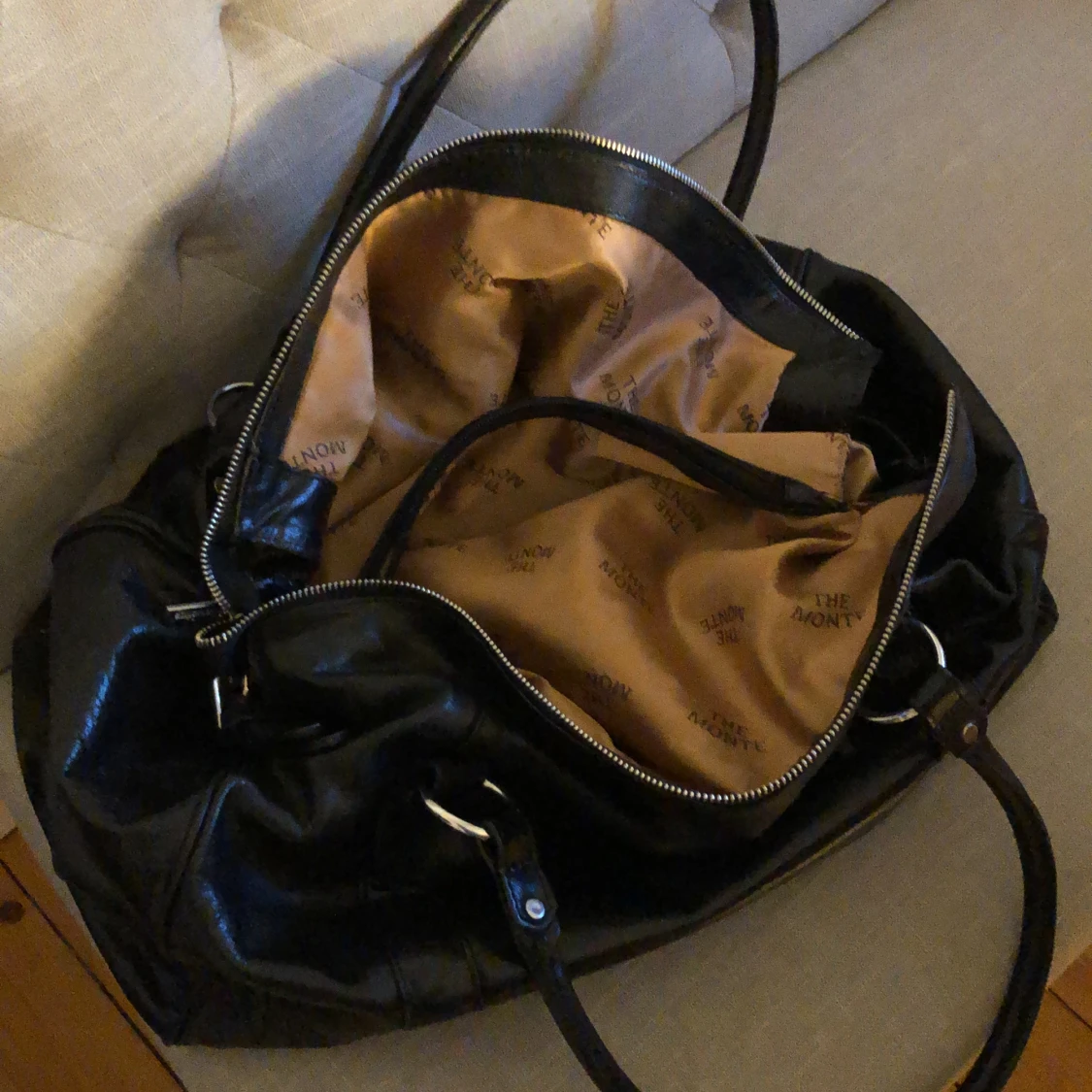 Större handväska Svart TheMonte - 90