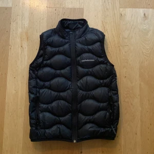 Peak performance väst - Ny pris 1300kr. Bra skick