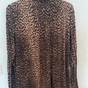 Turtleneck - Leopardsmönster turtleneck tröja 
