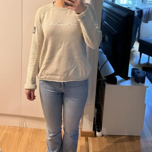 Bondelid stickad tröja  - Säljer en beige stickad tröja från märket bondelid i storlek xs, men är mer som en small i storleken. Superskön och fin på! Ordinarie pris 599