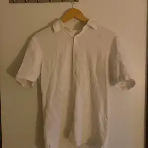 Vanlig ”linne” skjorta inte helt säker på vad materialet heter
