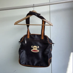 Paul Frank väska - Brun söt Paul Frank väska, ser använd ut men inga skador