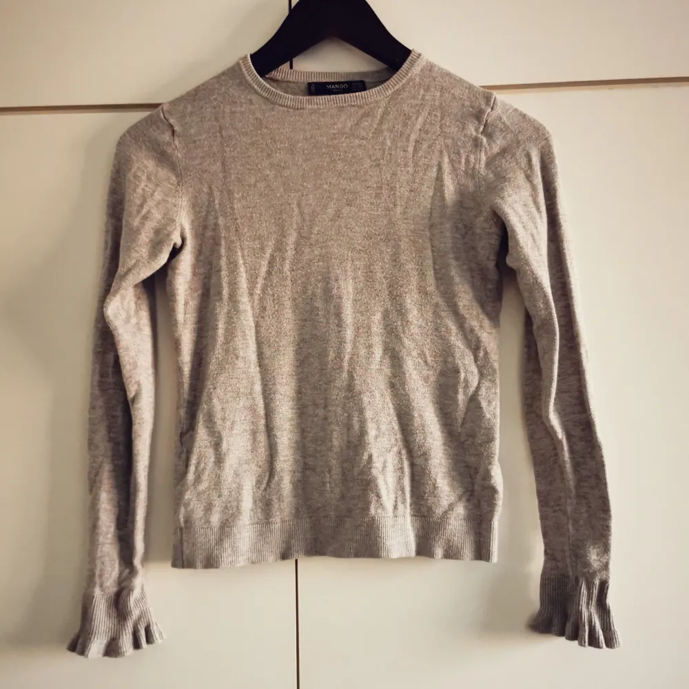 Sweater from Mango size XS. Excellent condition. Worn very few times . Stickat.