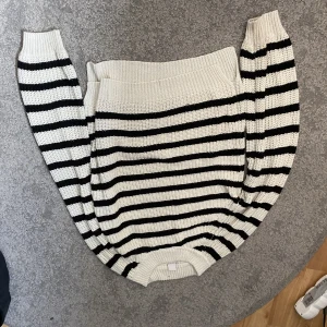 Randig tröja - Super skön och fin! Har rensat mitt rum så finns massa saker i min profil!💕