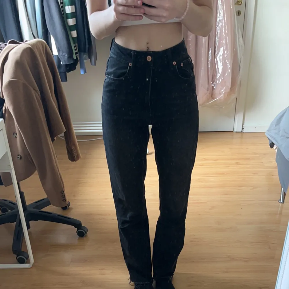 Svarta jeans från nakd, säljer pga att dom ej används. Jeans & Byxor.