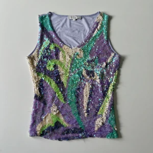 Paljettopp - Lila färgat mesh topp med paljetter på 💕