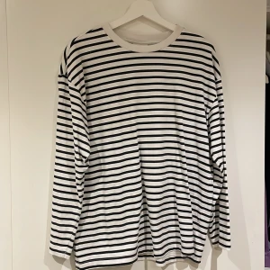 Tröja - Långärmad oversized tröja från Gina Tricot, fint skick