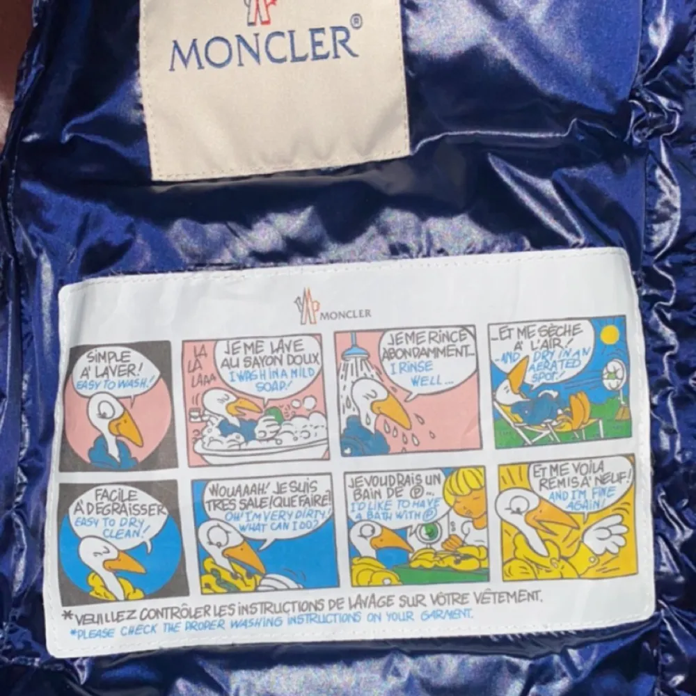 Använd moncler Bormes väst i färgen marine blue nfc Scan finns inklusive på insidan finns dock inget äkthets bevis. Jackor.