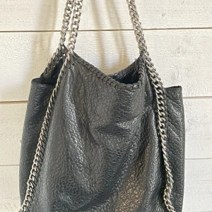 Tiamo väska  - Säljer denna tiamo väska🖤