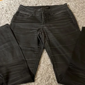 Jeans  - Ett par jättefina jeans från Marc lauge i ett jättefint skick 