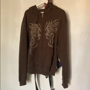 Minga/H&M hoodie  - En hoodie från H&M och Minga collection, använd fåtal gånger. Strl L!