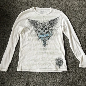 No Boundaries sleeve  - Asfet tröja som är köpt på secondhand, använd 1-2 gånger Overall väldigt bra skick utan skador