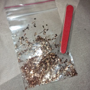 Nageldekor guld - Super fint guld dekor till t.ex naglar, smink och pyssel osv🦋   Nagelfil plus en xtra hemlig gåva medföljer🥰