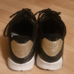 Sneakers nike strl 36 - Endast använda 1 gång