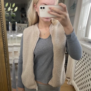 Teddy väst - najs Teddy väst 