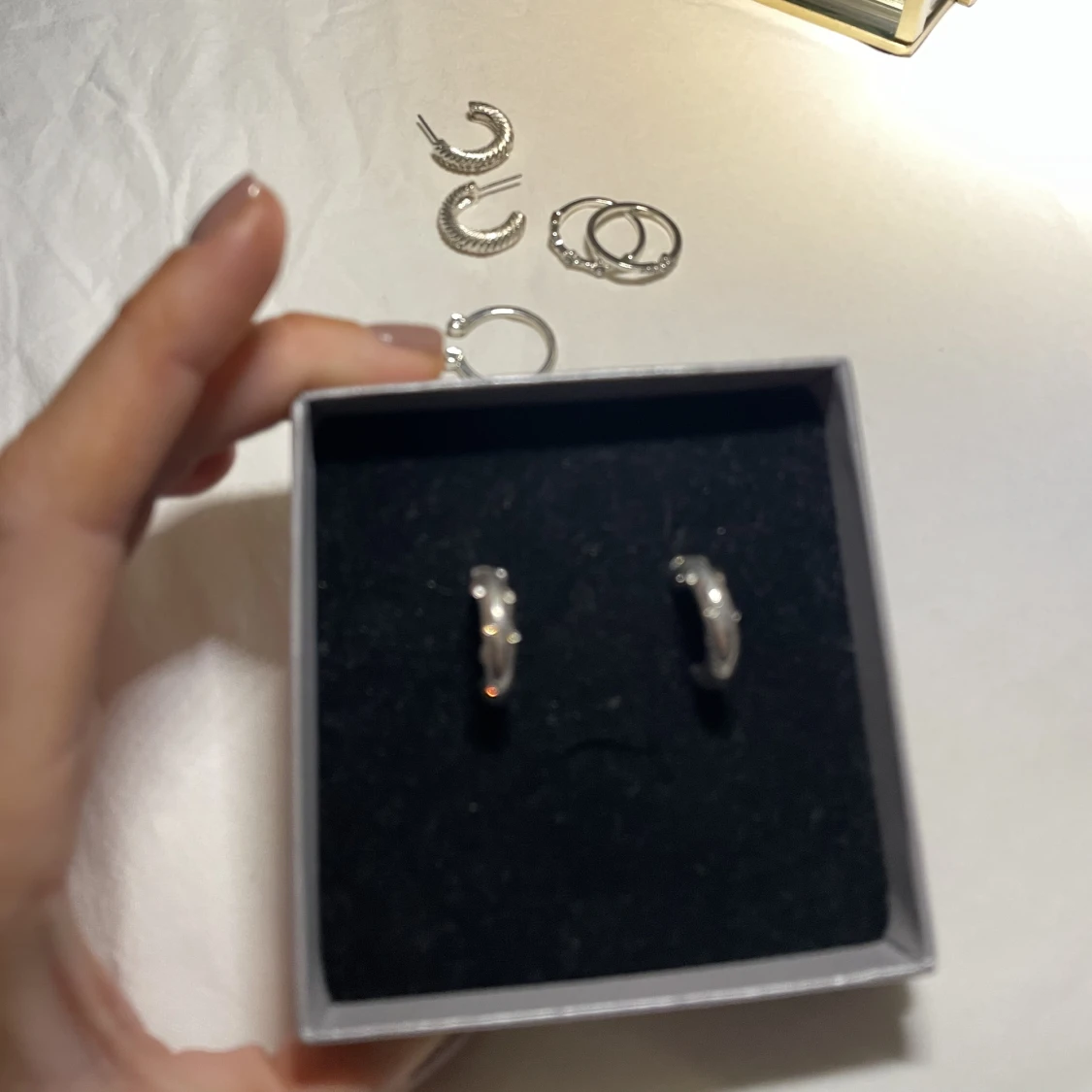 Silver örhängen med stenar - 90