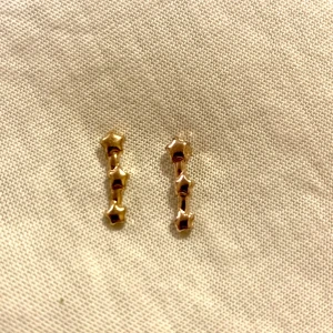 Örhängen  - Supersöta örhängen. Frakt tillkommer på 18 kr. Kom gärna med frågor och prisförslag 💕