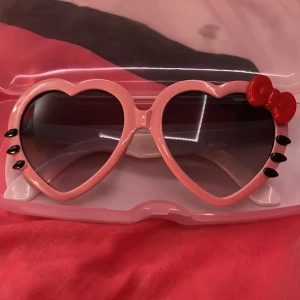 hello kitty glasögon  - supersöta hello kitty glasögon!!! 