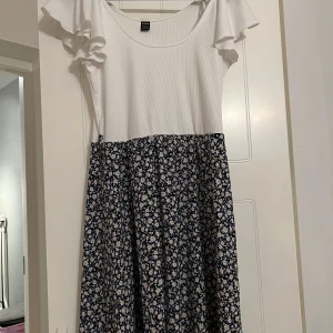 Klänning  - En fin strand och vardagsklänning. 