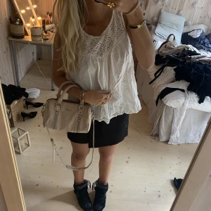 Blus - Har för måbga