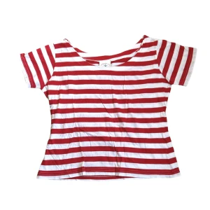 Rödrandig offshoulder - Rödrandig offshoulder som är oversized beroende på storlek och hur man vill att den ska sitta 🥰