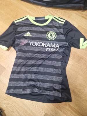 Chelsea - Chelsea rare 2016/2017 away kit. Size 13/14 so it fits XS-S