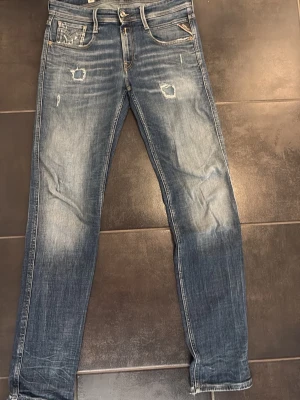 Replay jeans - Riktig schyssta jeans från replay perfekt till hösten!|hör av dig vid frågor eller funderingar!|
