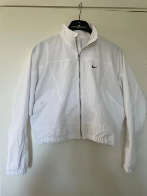  ny Nike jacka utan prislapp - Helt ny äkta Nike jacka utan prislapp🩷