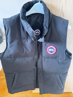 Canada goose väst. Tar även byten - Använd ett par gånger 