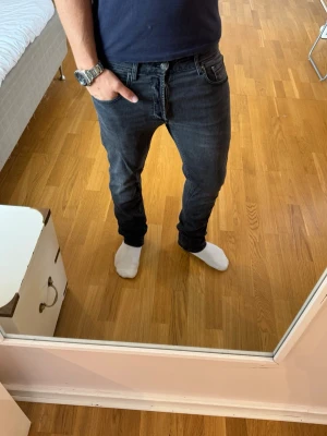 Replay Grover jeans  - Replay Jeans | skick 9/10 | Storlek 32/32 | A-42,5 B-105 Pris - 499kr | Modellen är ca 181cm lång | Hör av dig vid minsta fråga eller fundering!!