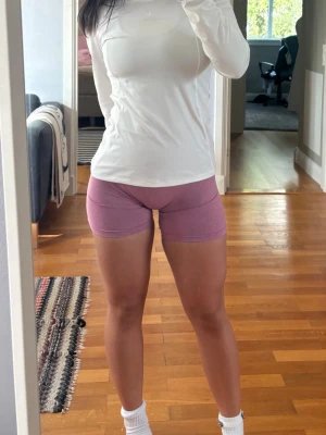 Rosa seamless shorts från NVGTN - Gymshorts i XS
