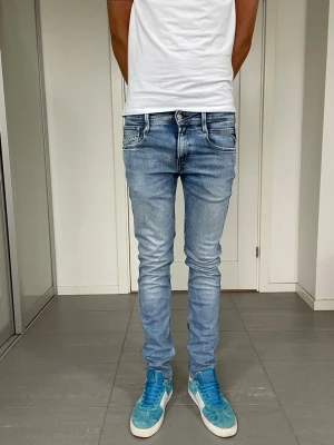 Replay Anbass Jeans - Säljer dessa Replay Anbass Jeans, W28 o L32 med mått ca 37 o 104 cm. skriv för fler bilder/frågor🙌🏼