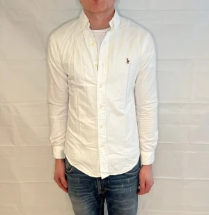 Polo Ralph Lauren Slim Fit Shirt White Men's - Vit slim fit-skjorta i 100% bomull, begagnad i mycket gott skick.