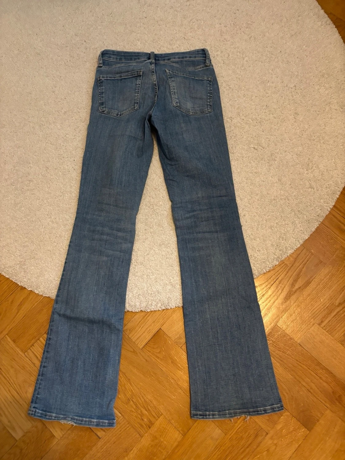 Blå bootcut jeans från ZARA - 2
