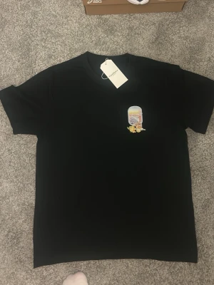 Svart t-shirt med Casa Airlines tryck - Unik Casablanca t shirt som ingen har, kommer ny med original tags. Pris kan diskuteras vid snabb affär, fraktar inom 0-1 dagar!