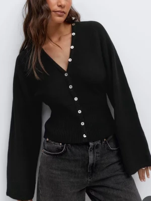 Stickad tröja Gina tricot  - Säljer denna då den inte kommer till användning. Använd ca en gång, därav är den typ i nyskick. Slutsåld på hemsidan💕