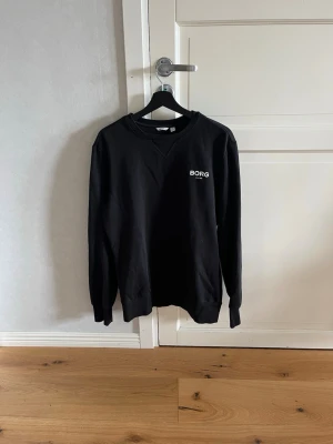 Svart sweatshirt från Björn Borg  - Svart sweatshirt från Björn Borg i bra skick. Vid funderingar/prisförslag är det bara att höra av dig.