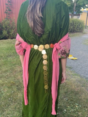 Kurdisk klänning🌸 - Jättefin kurdisk klänning som är använd endast 1 gång🌸