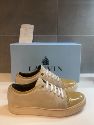 Lanvin cap toe dbb1 - Säljer dessa lanvins i fint begagnat skick | Uk 6 motsvarande 40-41 | inkluderar box och kvitto | 100% orginal samt kvitto som äkthetsbevis!