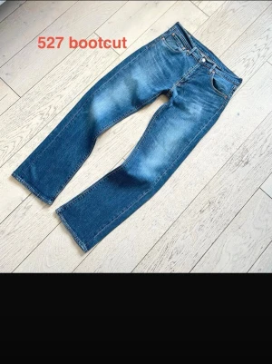 Levis 527 bootcut  - Levis 527 bootcut skriv till mig ifall du är intresserad kan tänka mig att sänka priset, 34/32 